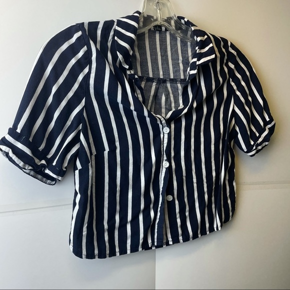 Timing crop top button up stripped top size small - Picture 2 of 5